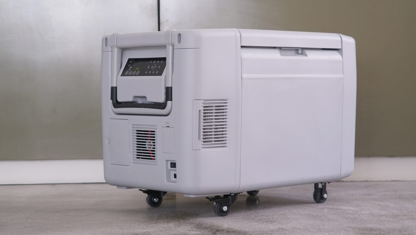 DW-86W45L portable ultra-low temperature freezer photographed in use